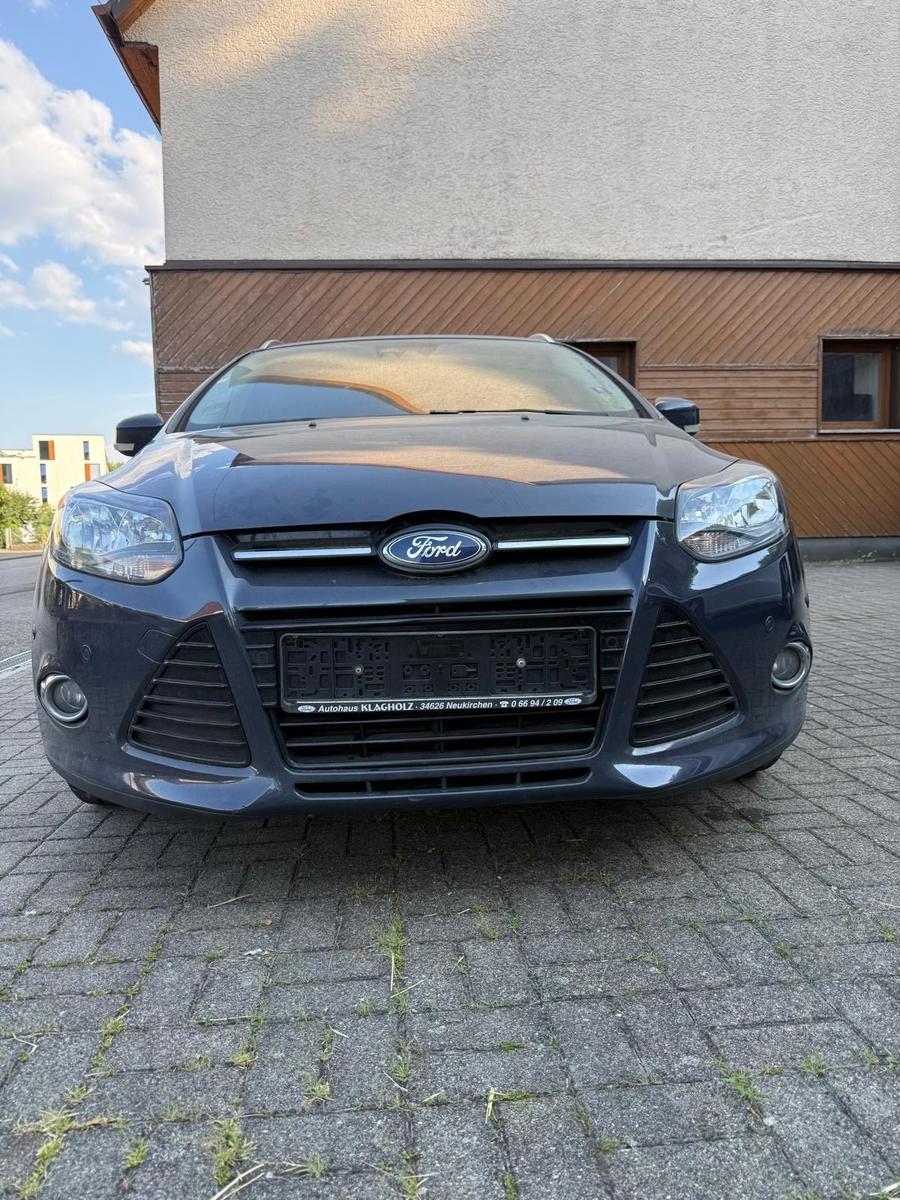Ford Focus 2014 — interior