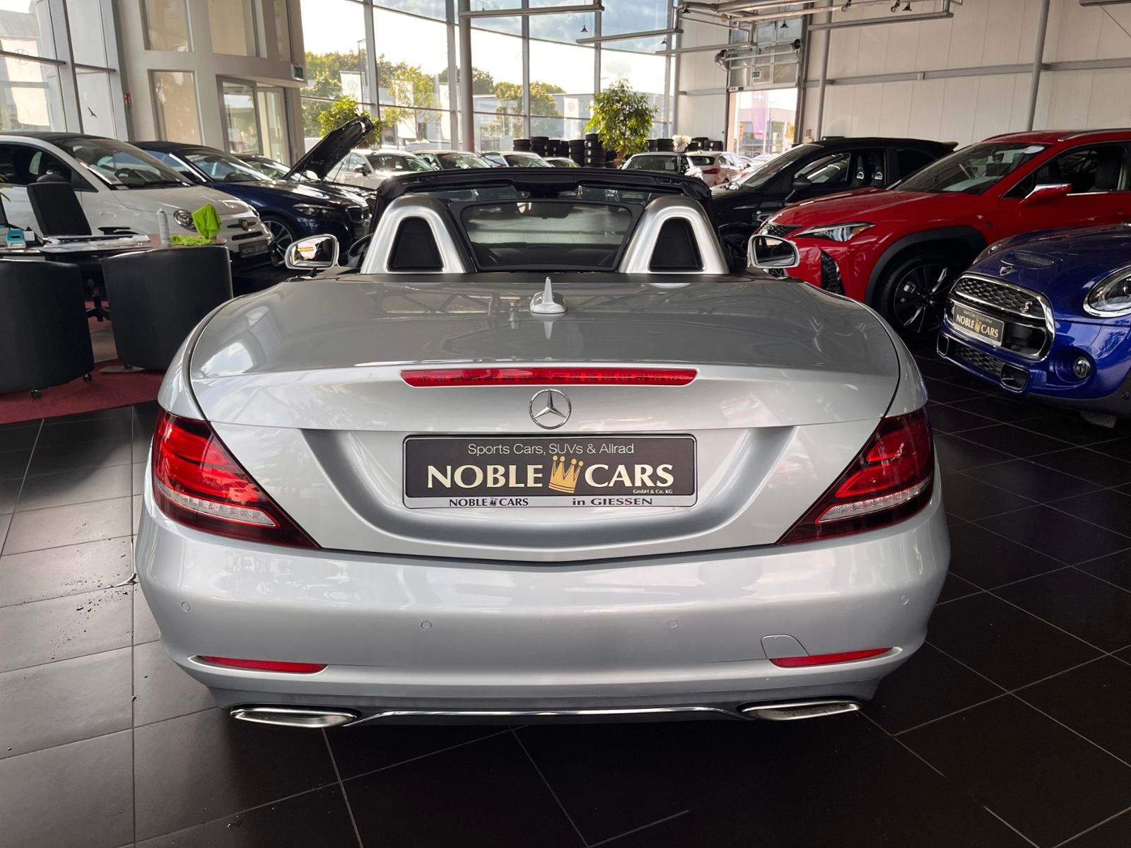 Fahrzeugabbildung Mercedes-Benz SLC 300 Roadster PANO NAVI ALU