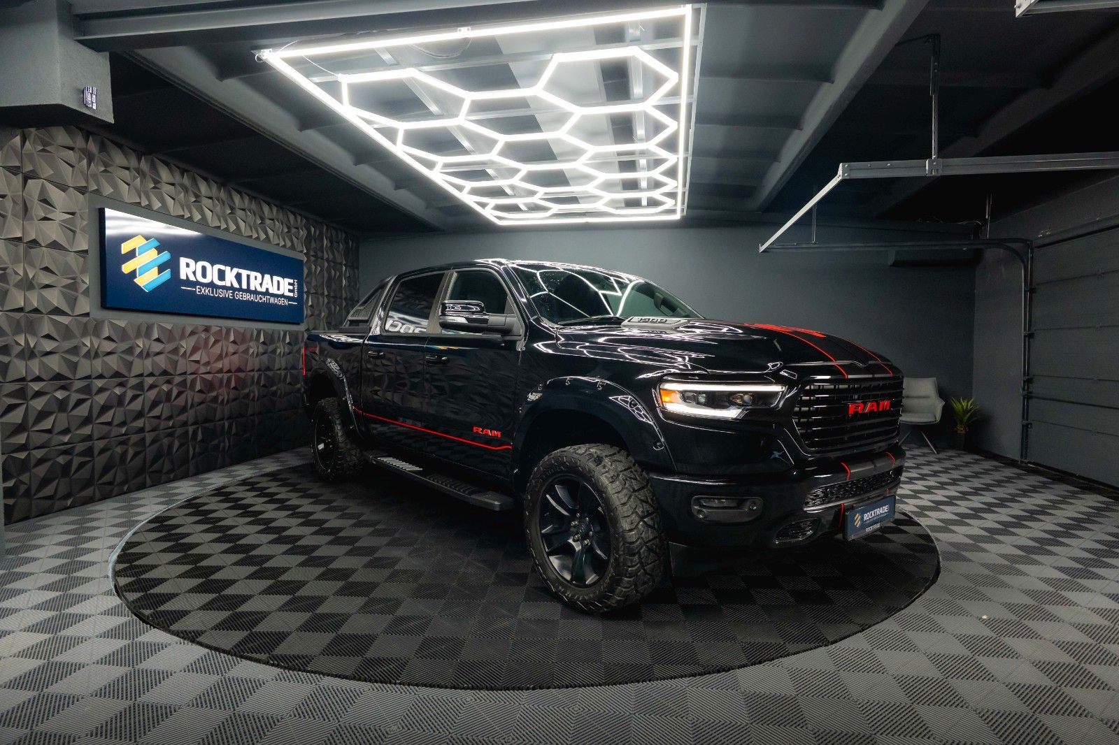Fahrzeugabbildung Dodge RAM 5.7 V8 HEMI 4x4 OFFROAD Night-Paket Limited