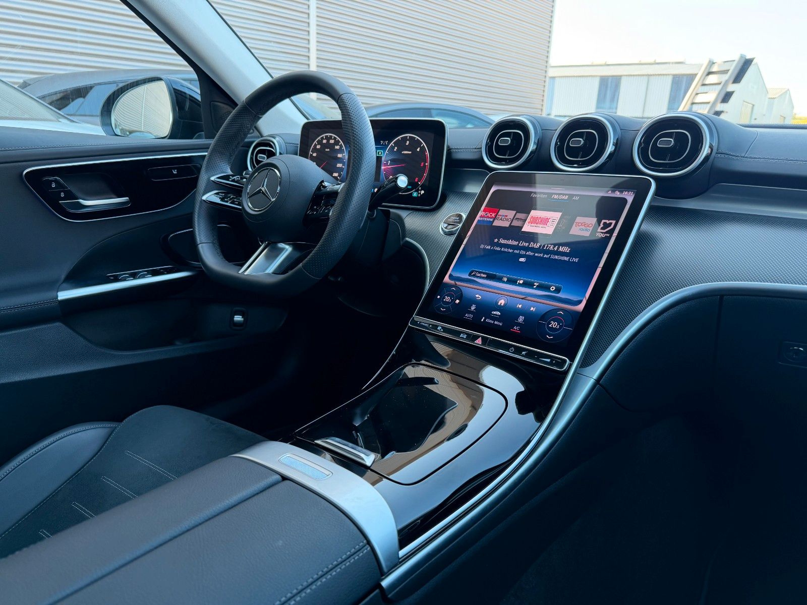 Fahrzeugabbildung Mercedes-Benz C 220d AMG+AHK+ESD+Night+TotW+RKamera