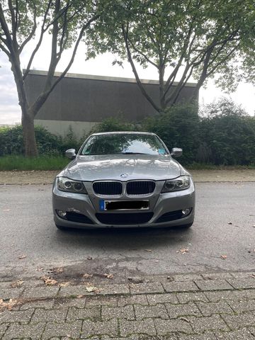 BMW 320i Automatik// Schiebedach