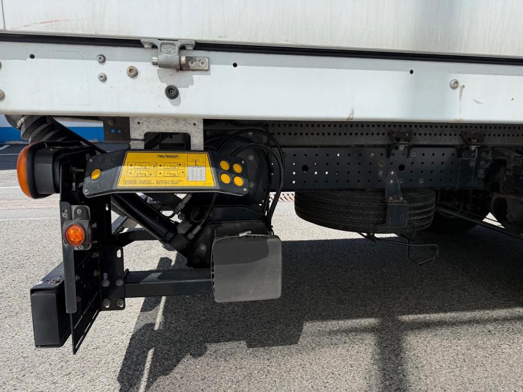 Fahrzeugabbildung FUSO CANTER 7C18 AMT 4x2 Pritsche Plane Ladebordw.