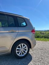 Volkswagen Touran 1.5 TSI DSG 150 PS - mit Benzin-Antrieb: Beige, Massagesitze