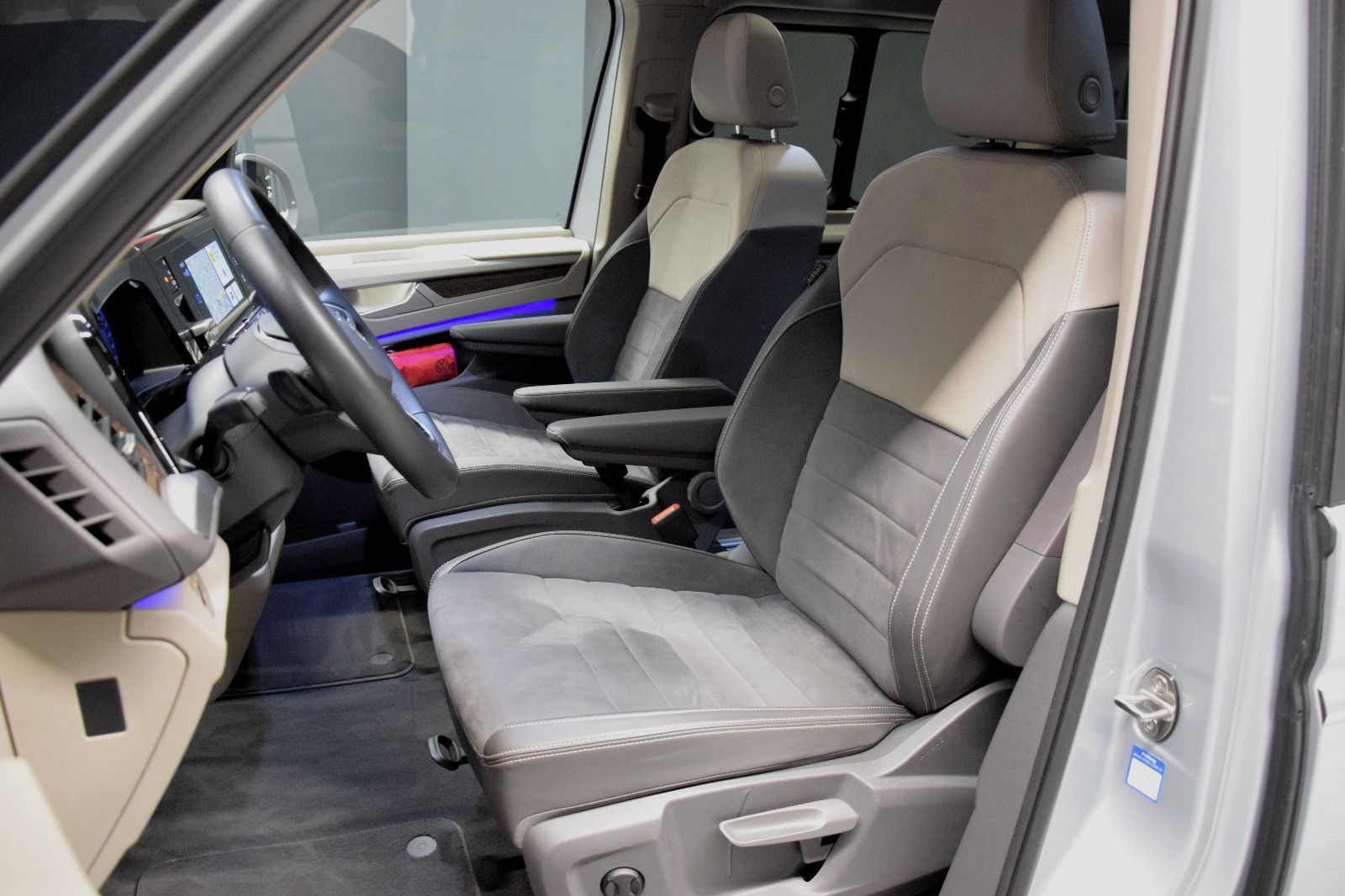 Fahrzeugabbildung Volkswagen T7 Multivan Style lang Pano AHK ACC Sthz NP 75T€