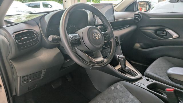 Fahrzeugabbildung Toyota Yaris 1.5 Business Edition KlimaA,Navi,SHZ,ACC