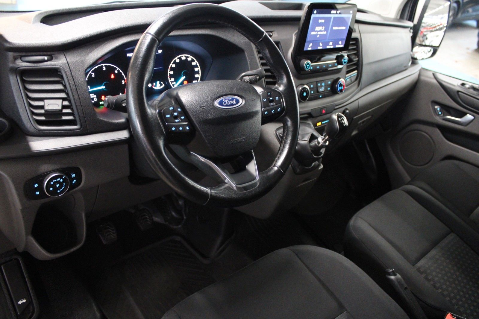 Fahrzeugabbildung Ford Transit Custom TREND KLIMA Dachträger AHK CAM