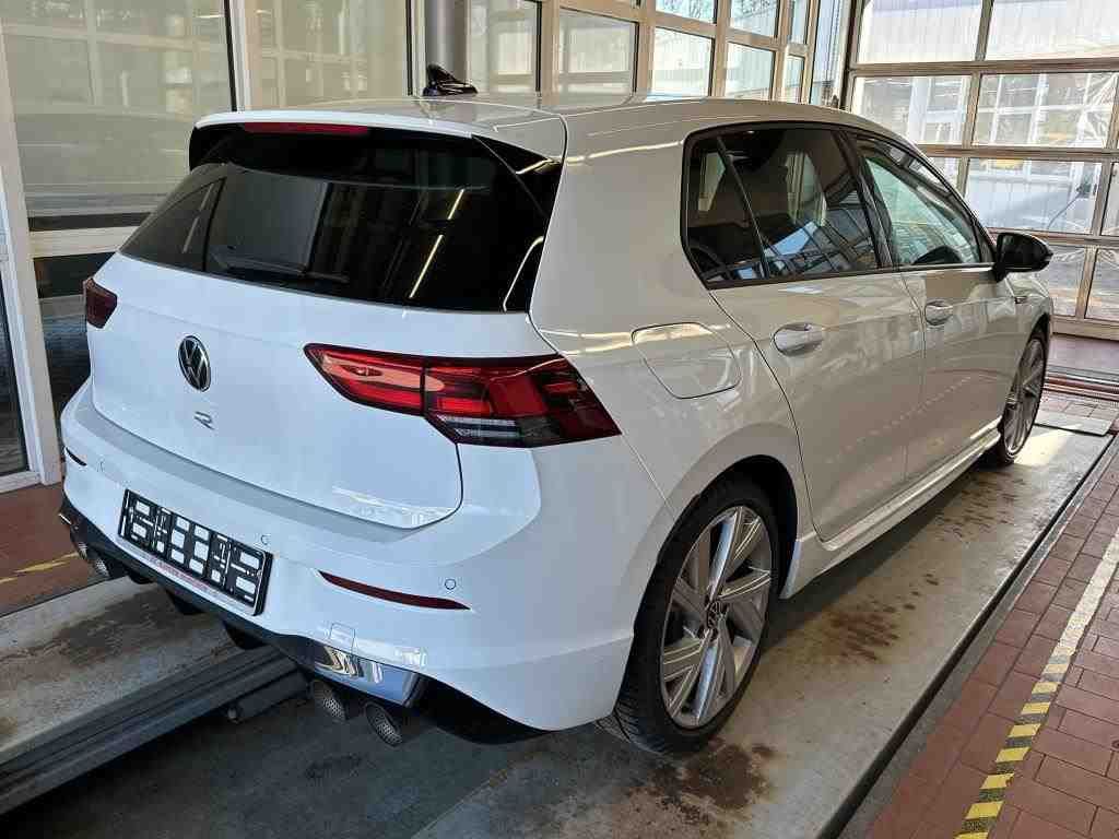 Fahrzeugabbildung Volkswagen Golf VIII R DSG 4M LEDplus Navi AID Pano Akra AC