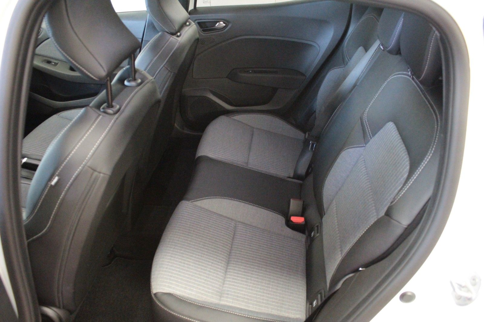 Fahrzeugabbildung Renault Clio TCe 90 Techno *Winter-*&*Look-Paket*