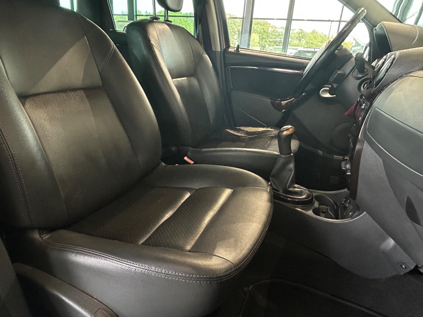 Dacia Duster 2012 — photo 24
