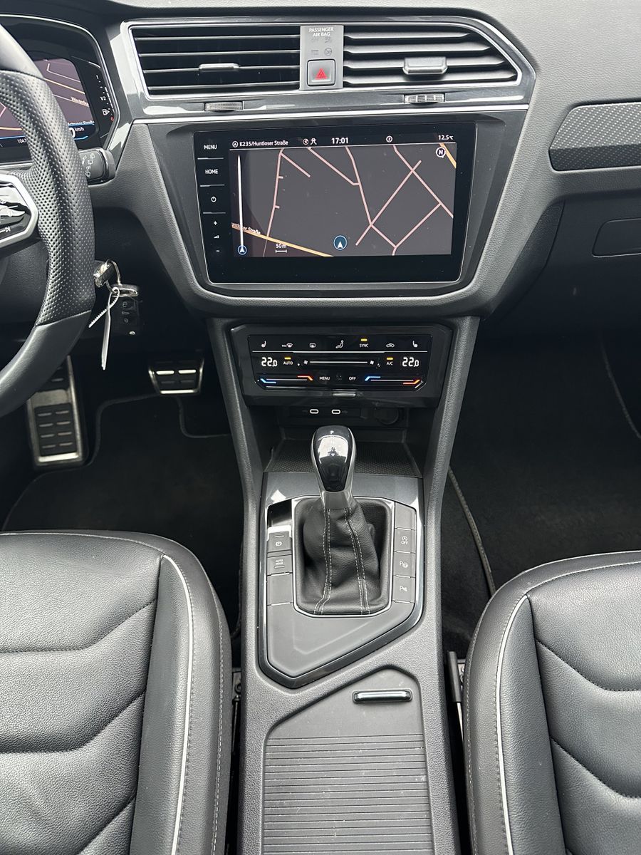 Fahrzeugabbildung Volkswagen Tiguan 2.0 TDI DSG R-Line Black NAV+IQ-LIGHT+ACC
