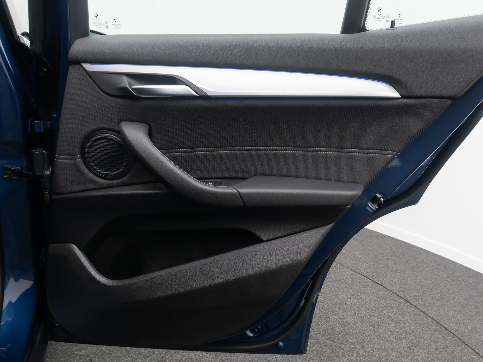 Fahrzeugabbildung BMW X2 sD18i GeschwindigReg DAB ParkAs Sportsitz 18"