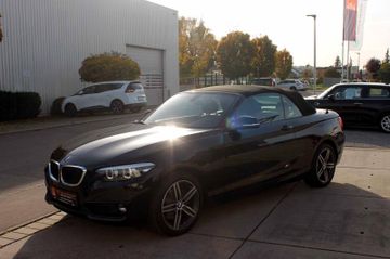 Fahrzeugabbildung BMW 220 iA Sport Line Cabrio Advan. Navi PDC SHZ LED