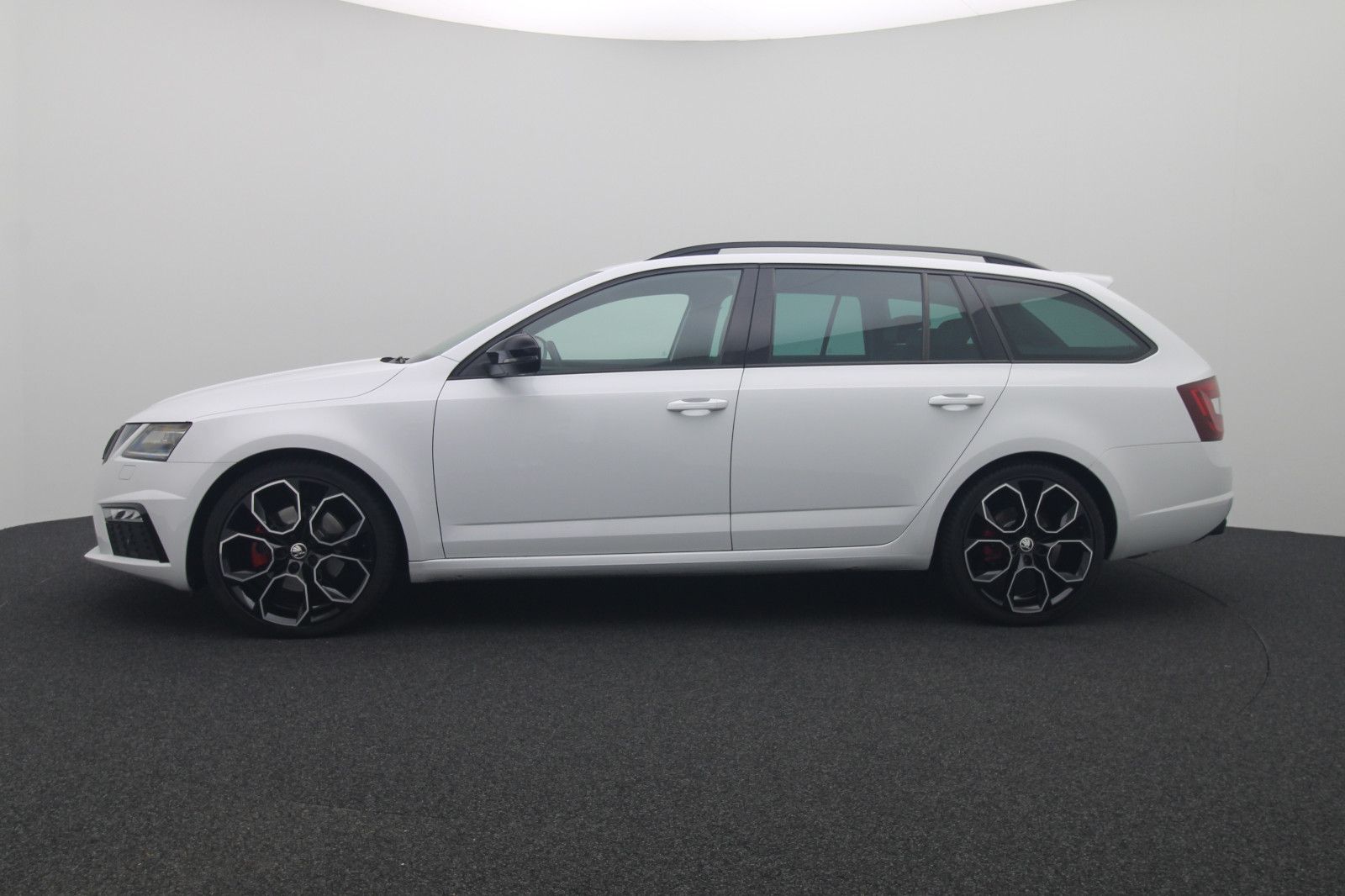 Fahrzeugabbildung SKODA Octavia Combi 2.0 RS60 4x4 1 of 1.959
