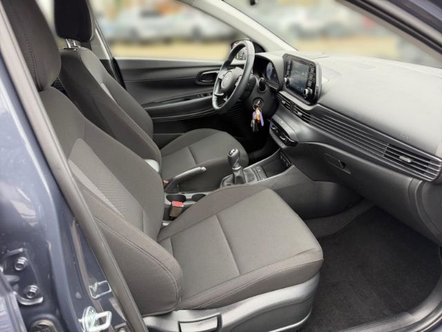 Fahrzeugabbildung Hyundai i20 Advanced 1.0 T-GDI +CARPLAY+TEMPOMAT+SHZ+RFK