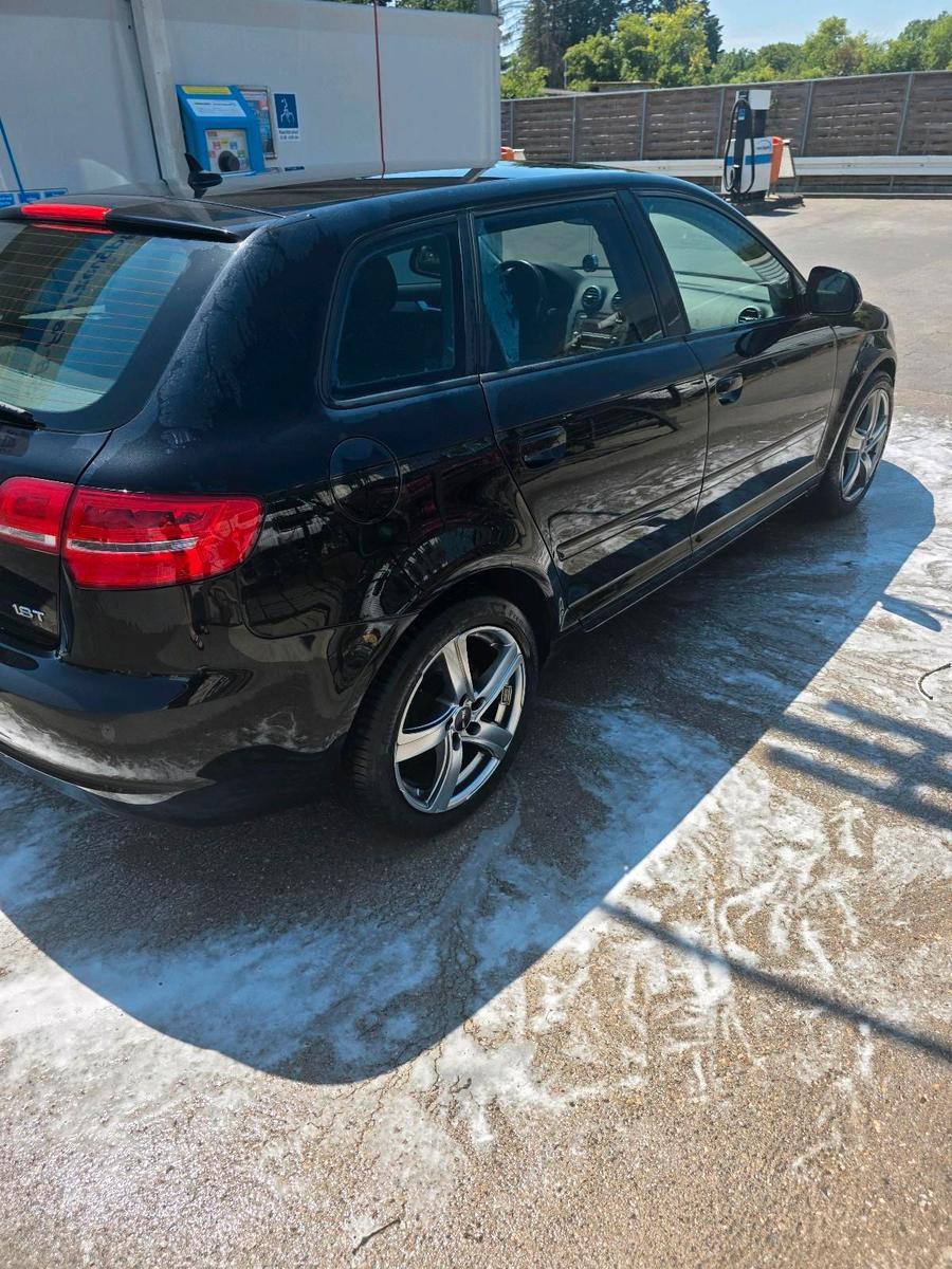 Audi A3 2009 — engine 160 HP (118kW)