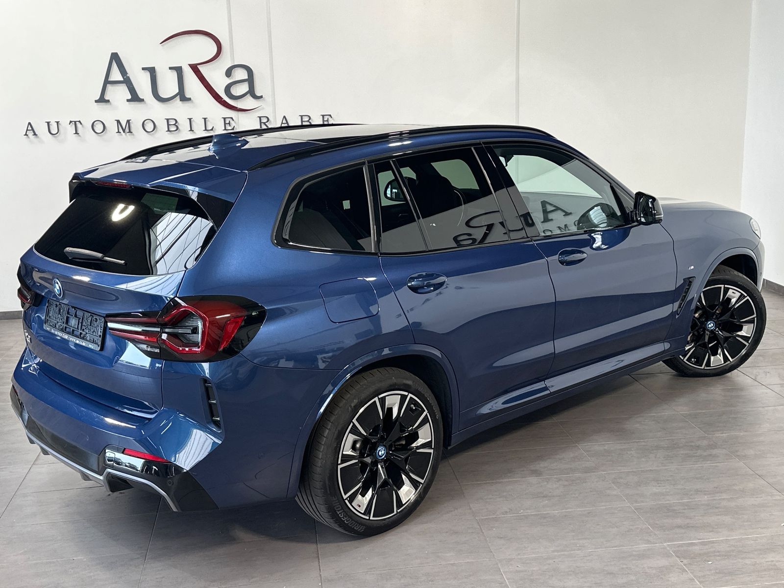 Fahrzeugabbildung BMW iX3 Impressive M-Sport NAV+LED+PANO+AHK+HUD+20ZO