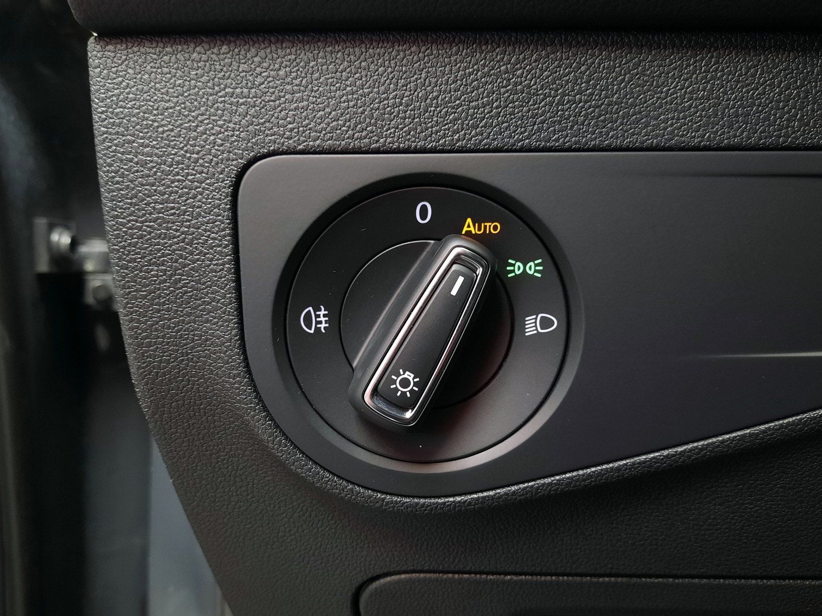 Fahrzeugabbildung Volkswagen Tiguan Active TSI *Navi*Cam*PDC*ACC*LED*Sitzhzg*