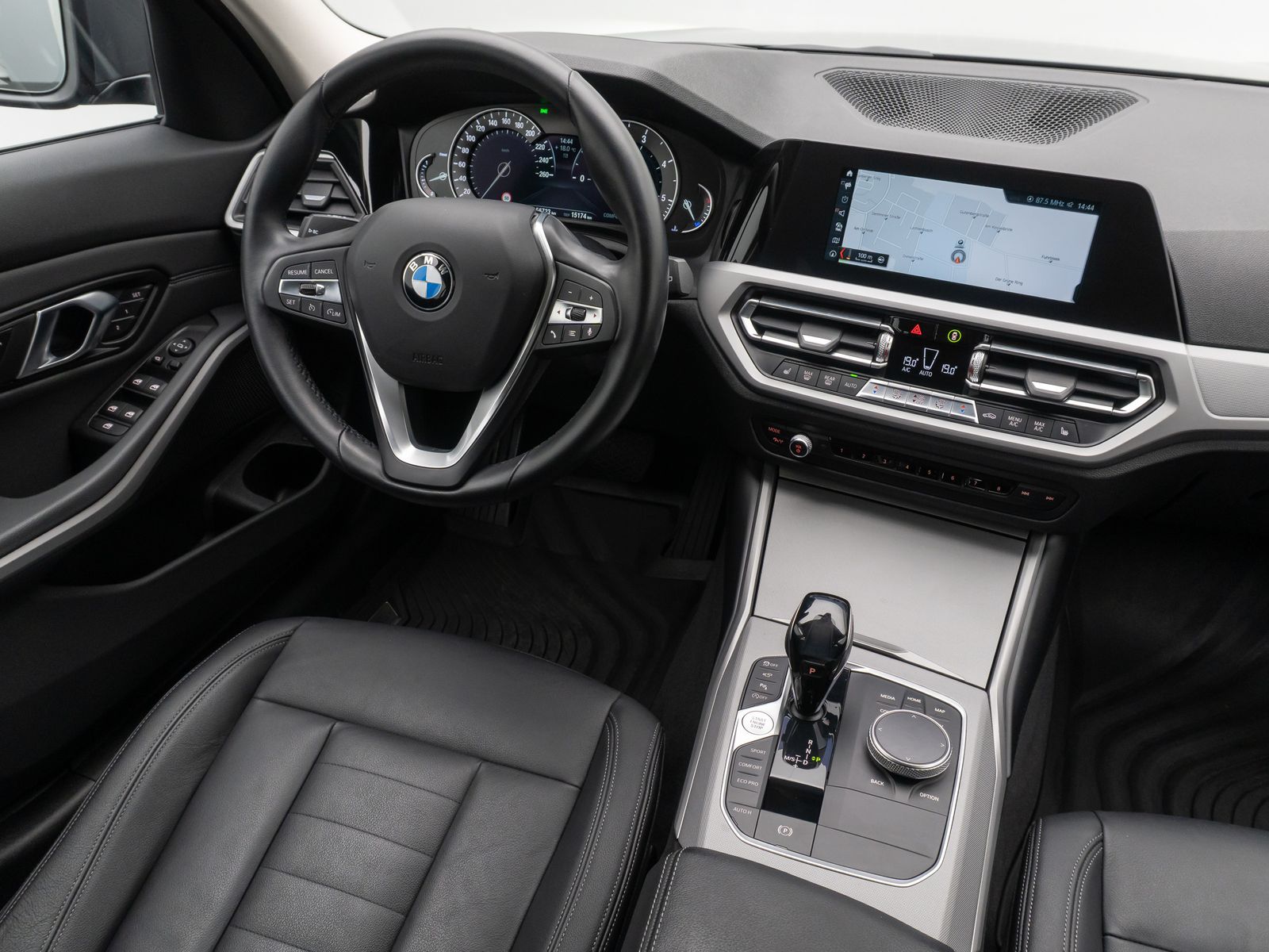 Fahrzeugabbildung BMW 320d Memory HUD DAB 360°LED CockpitP Sport Leder