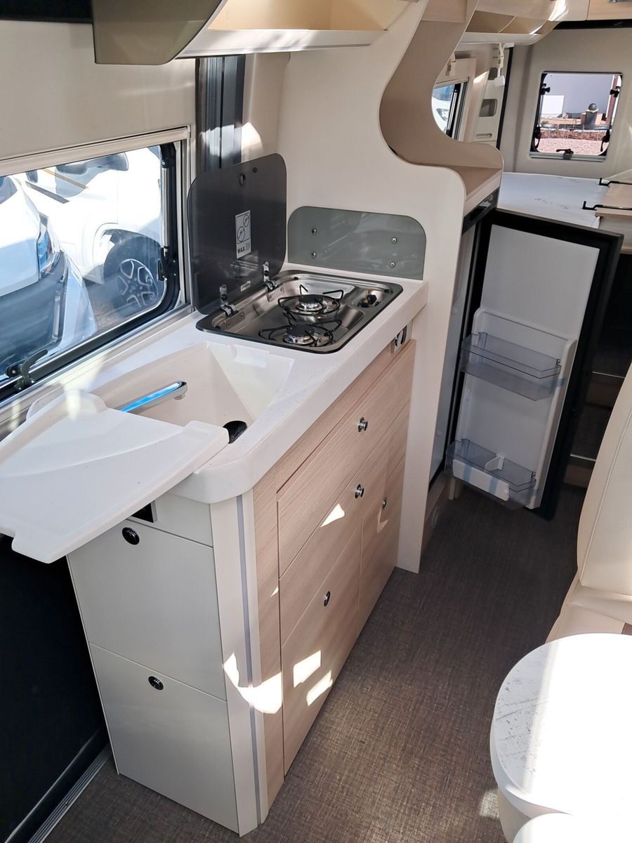Fahrzeugabbildung Eura Mobil Van V 635 EB Automatik, 180 PS, Fahrassistenz
