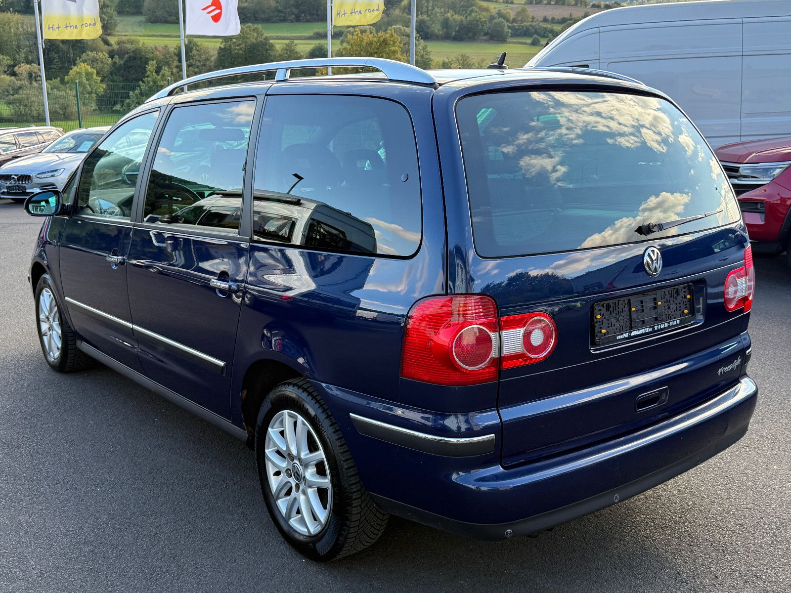 Fahrzeugabbildung Volkswagen Sharan Freestyle TSI DSG GRA Navi Xenon PDC SHZ