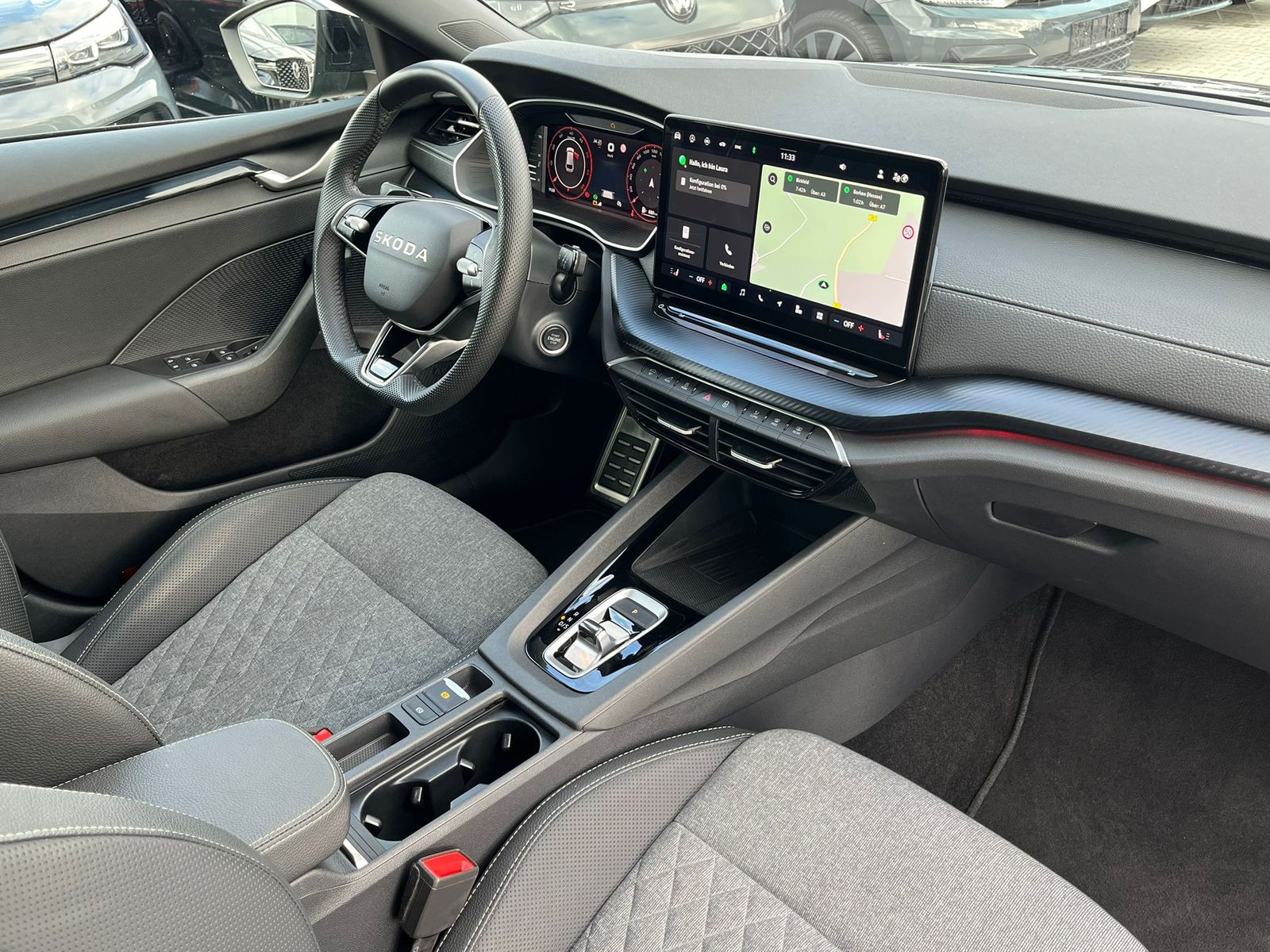 Fahrzeugabbildung SKODA Octavia 2.0 DSG Sportline MATRIX*AHK*CANTON*5J.G