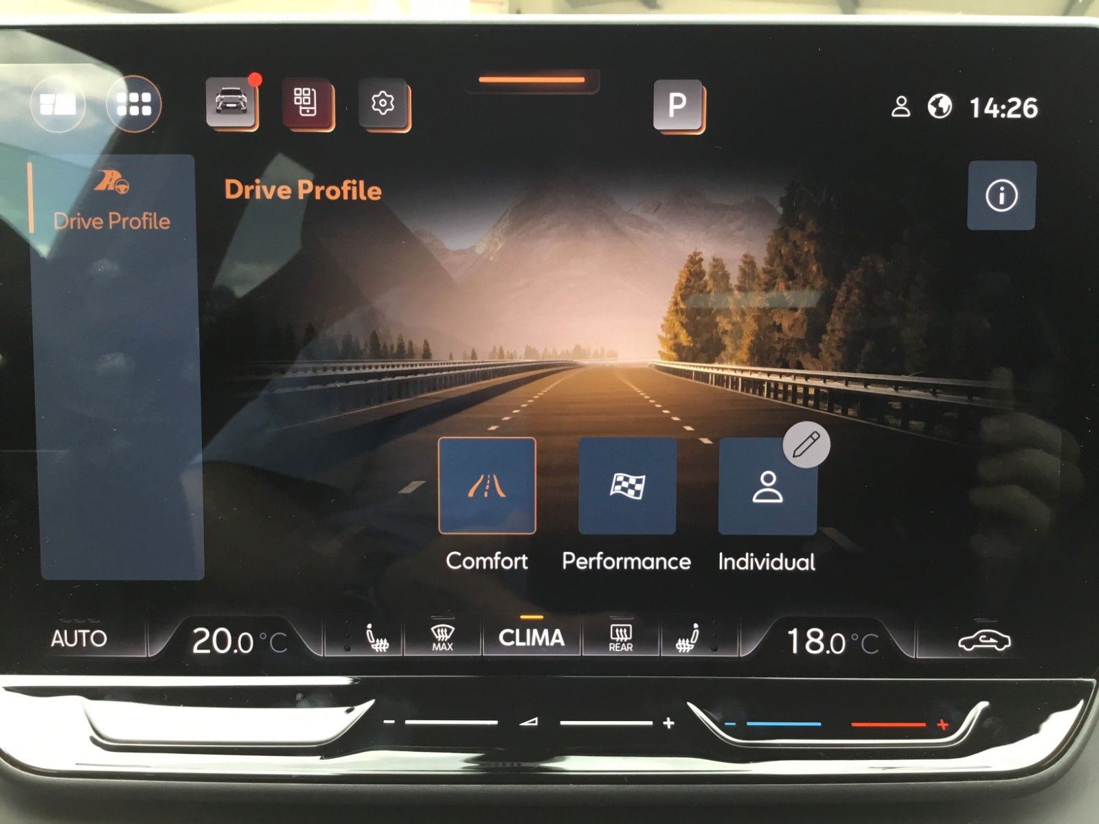 Fahrzeugabbildung CUPRA Terramar 1.5 eTSI DSG+AHK+Pano+360°+Headup+ACC