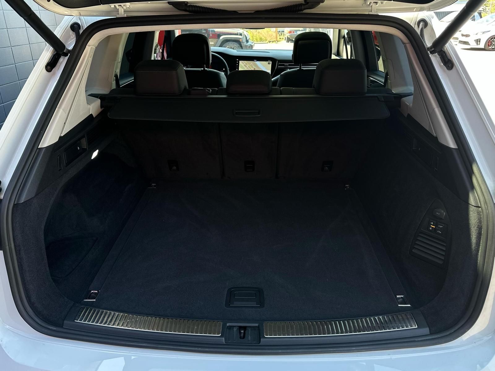VW Touareg 3.0TDI R LINE 4M BLACK MATRIX#AHK#AIR#SH - Image 7