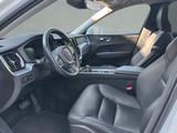 Volvo XC60 B4 AWD Mild Hybrid Momentum Pro ACC BLIS SD - Volvo Hybrid (Diesel/Elektro)