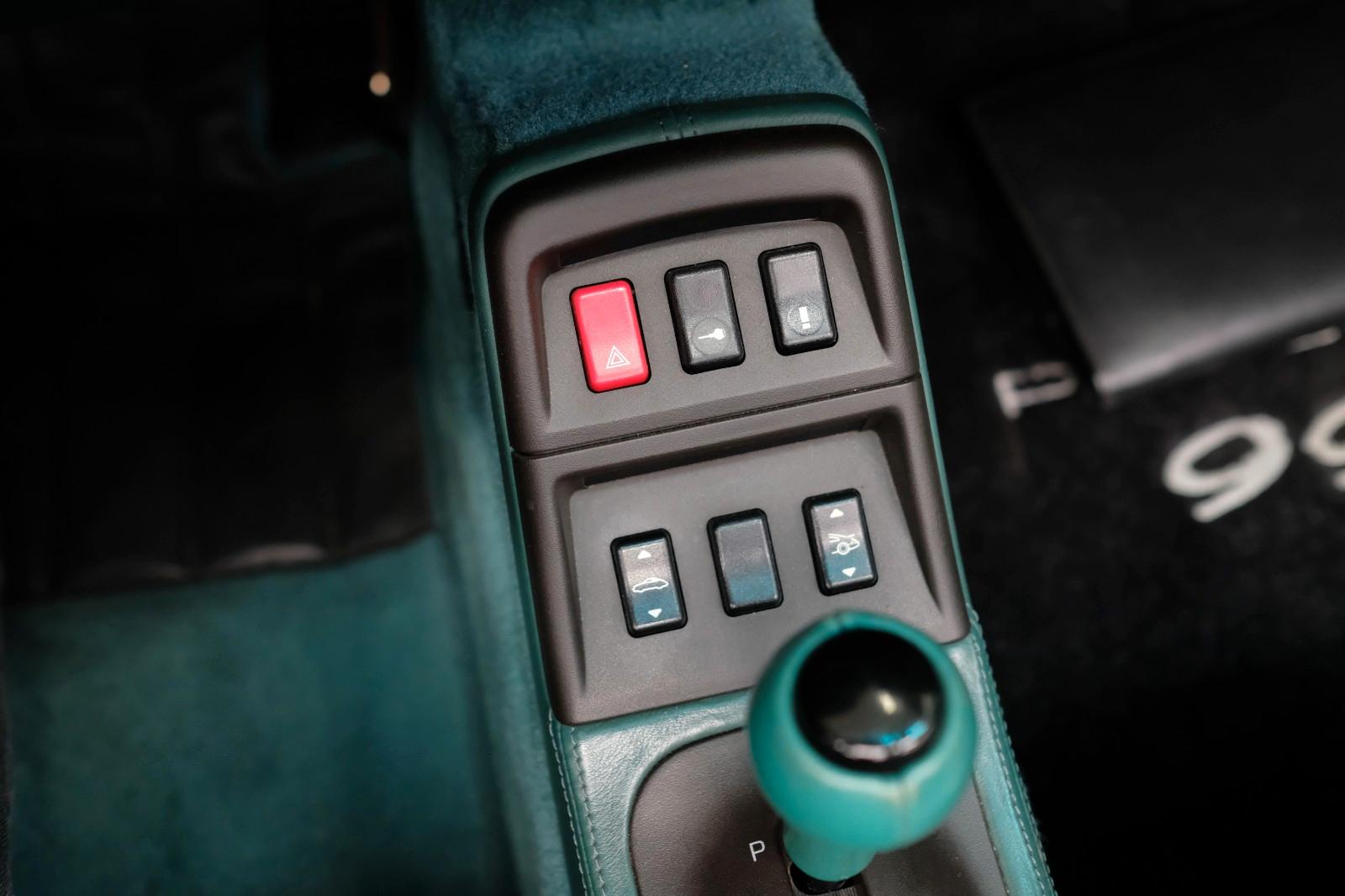 Porsche 993 Carrera/SONDERLACK/HISTORIE/18ZOLL