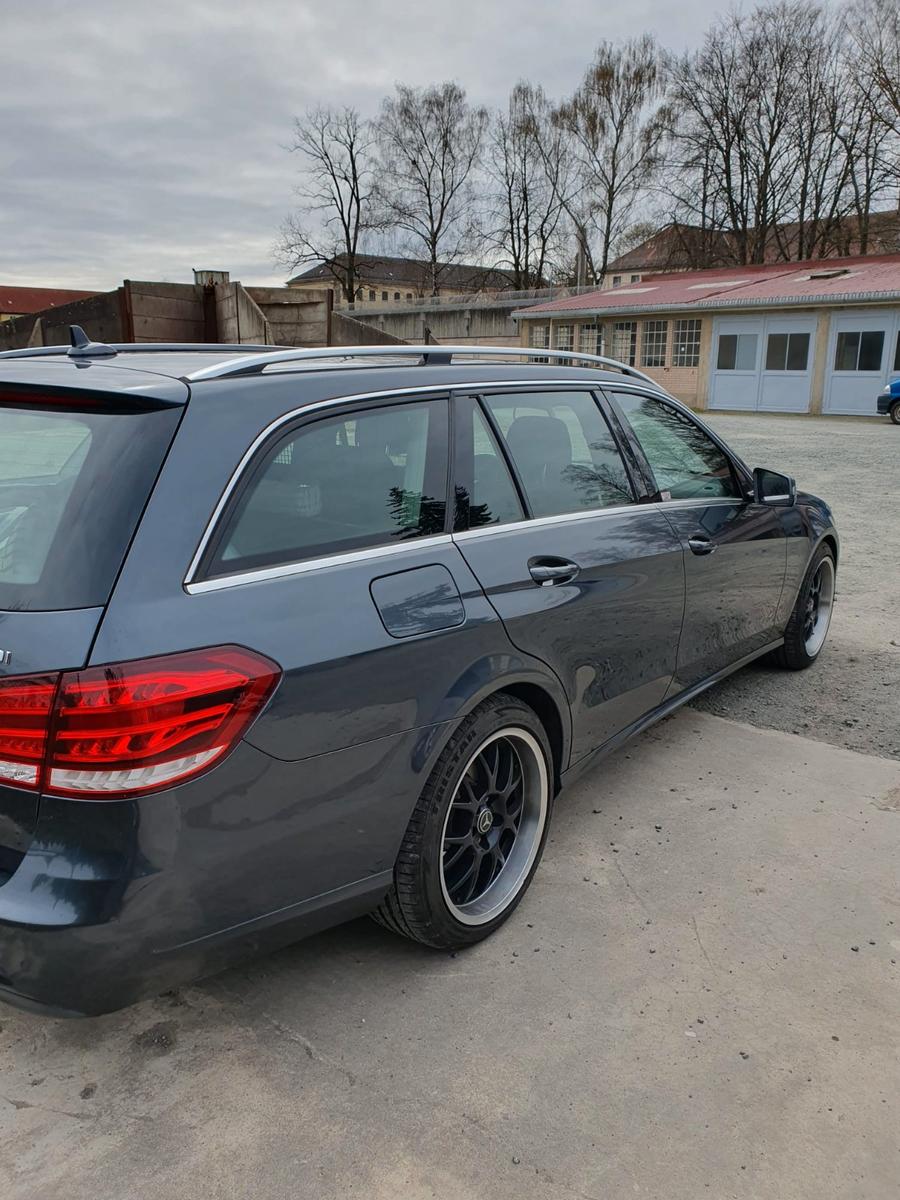 Mercedes-Benz E 220 CDI T Standard