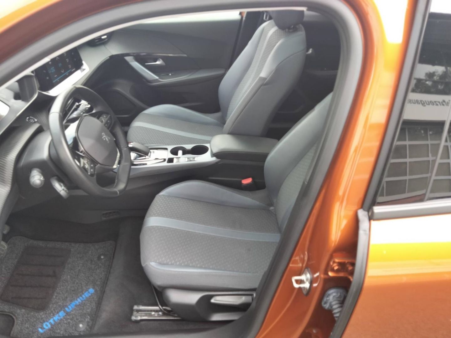Fahrzeugabbildung Peugeot 2008 Allure Elektromotor 136 Panorama digitales