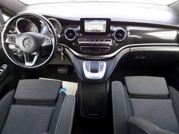 Mercedes V 220 - 9