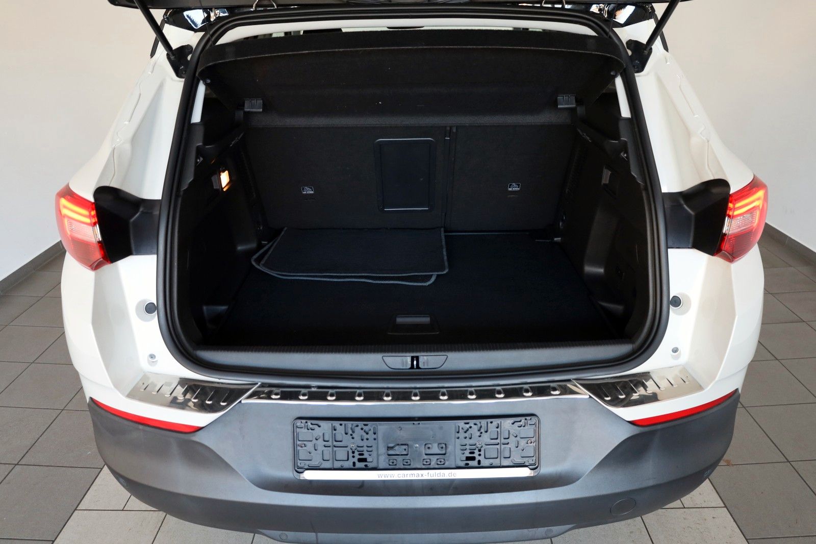 Fahrzeugabbildung Opel Grandland(X) TLeder,Navi,LED,Panorama,Kamera,AHK