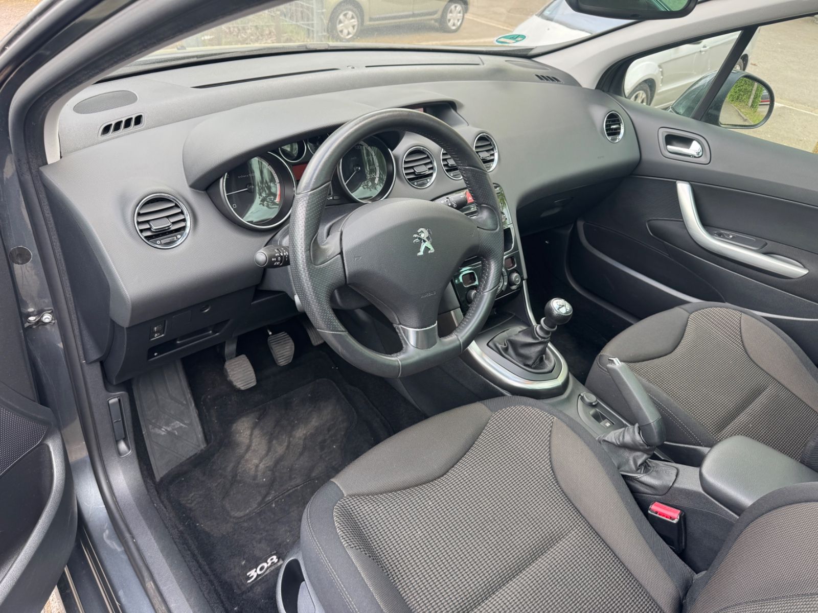 Fahrzeugabbildung Peugeot 308 SW Panorama+Klima+Bluetooth
