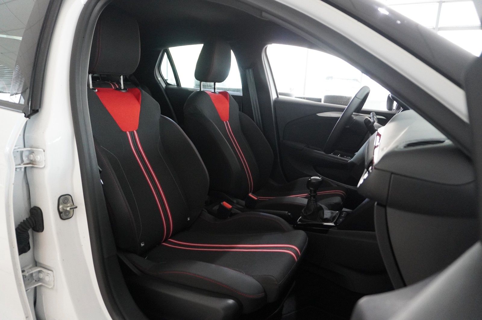 Fahrzeugabbildung Opel Corsa 1.2T GS SPORT NAVI/LED/SPORT/VIRT./SH/DAB+