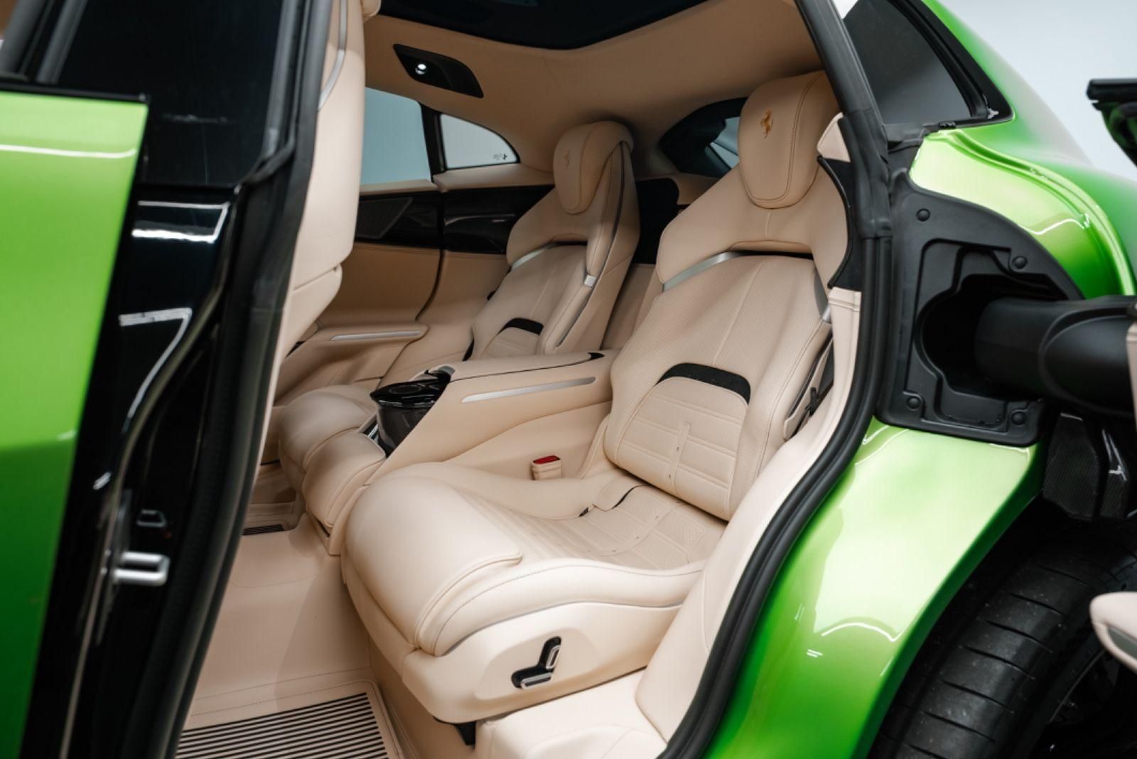 Fahrzeugabbildung Ferrari Purosangue V12 FULL CARBON/LIFT/MASSAGE/STOCK