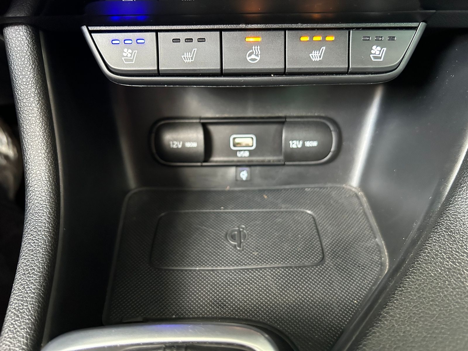 Fahrzeugabbildung Kia Sportage Platinum Edition 4WD PANO LEDER 19"