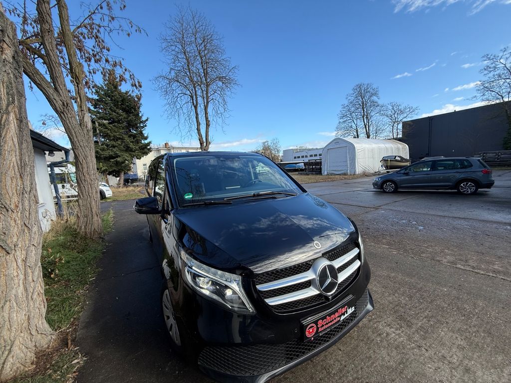 Image of Mercedes-Benz V 220