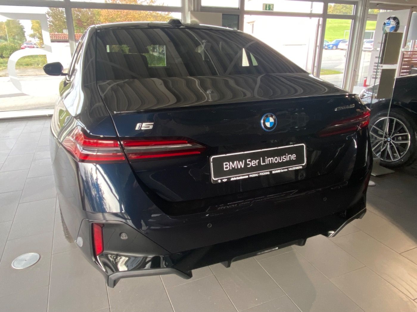 Fahrzeugabbildung BMW i5 eDrive40 M-Sportpaket-Pro PANORAMA/ACC/360