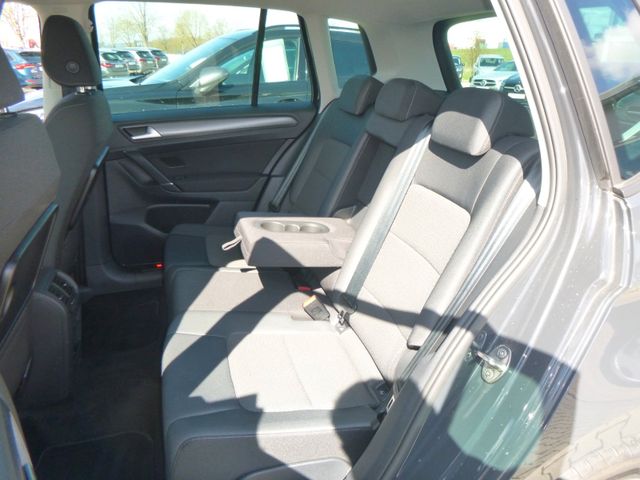 Fahrzeugabbildung Volkswagen Golf Sportsvan VII TSI >NAV/KAM/SHZ/PDC<