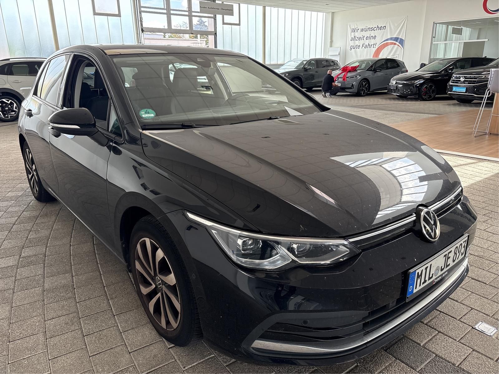 Volkswagen Golf VIII 2.0 TDI DSG/IQ LIGHT/PANO/AHK/SHZ/CAM imagem 2