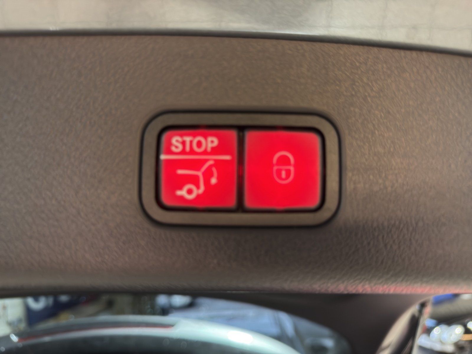 Fahrzeugabbildung Mercedes-Benz GLC 220d AMG Prem+ AIRMATIC Pano DISTRO Memo AHK