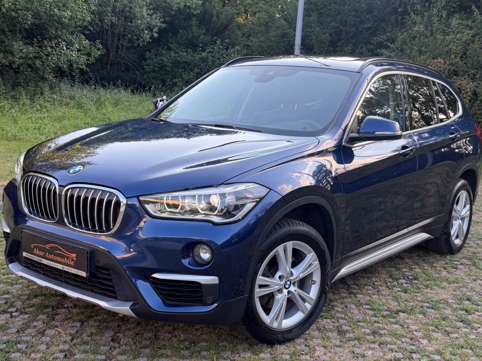 BMW X1 sDrive 18i xLine *Panorama *Navi *Keyless-Go