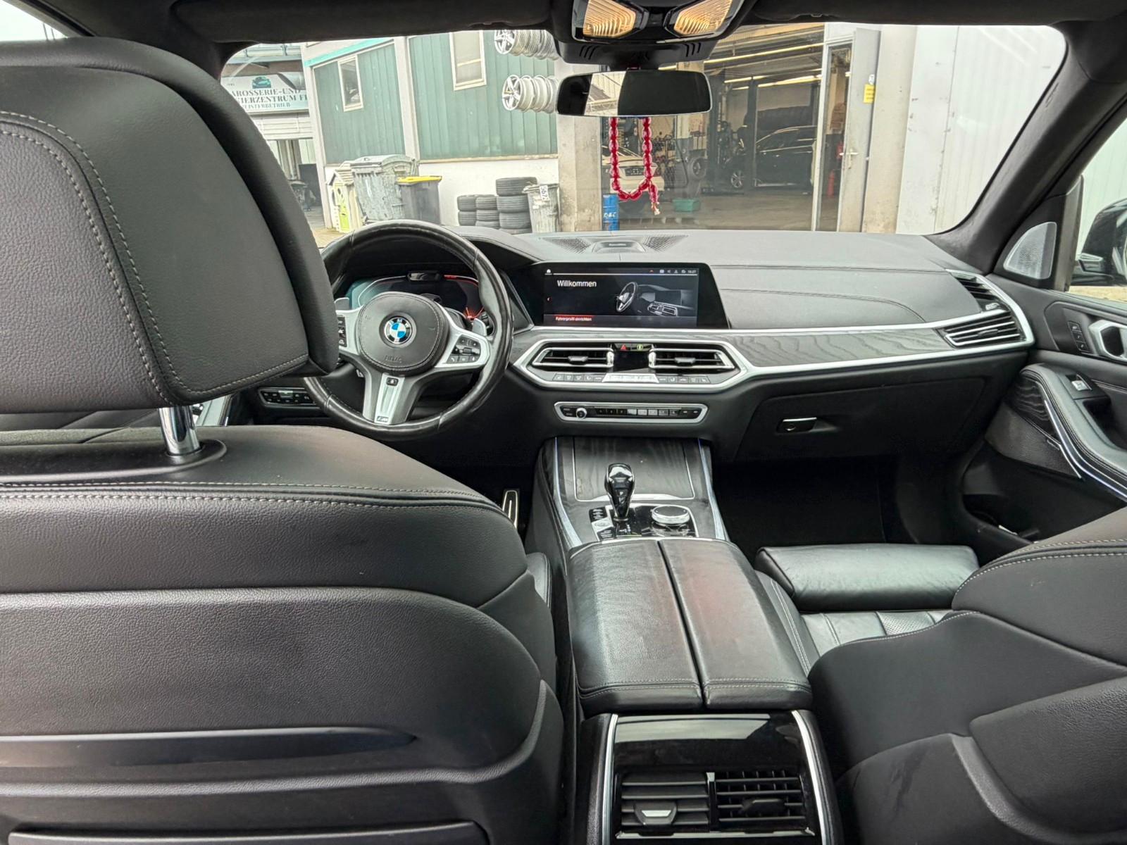 BMW X7 M50 M50i