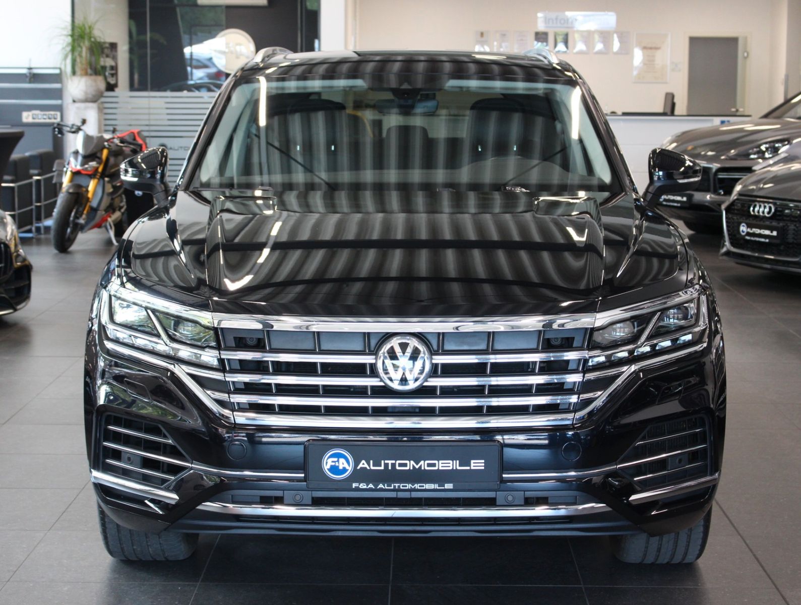 Fahrzeugabbildung Volkswagen Touareg 3.0 TDI Elegance 4Motion*Pano*Matrix