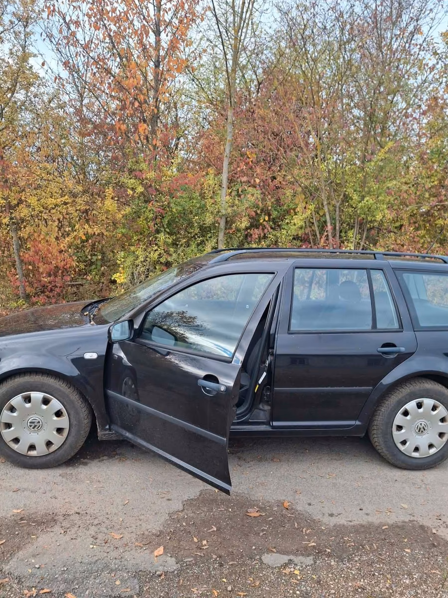 Volkswagen Golf 2004 — interior