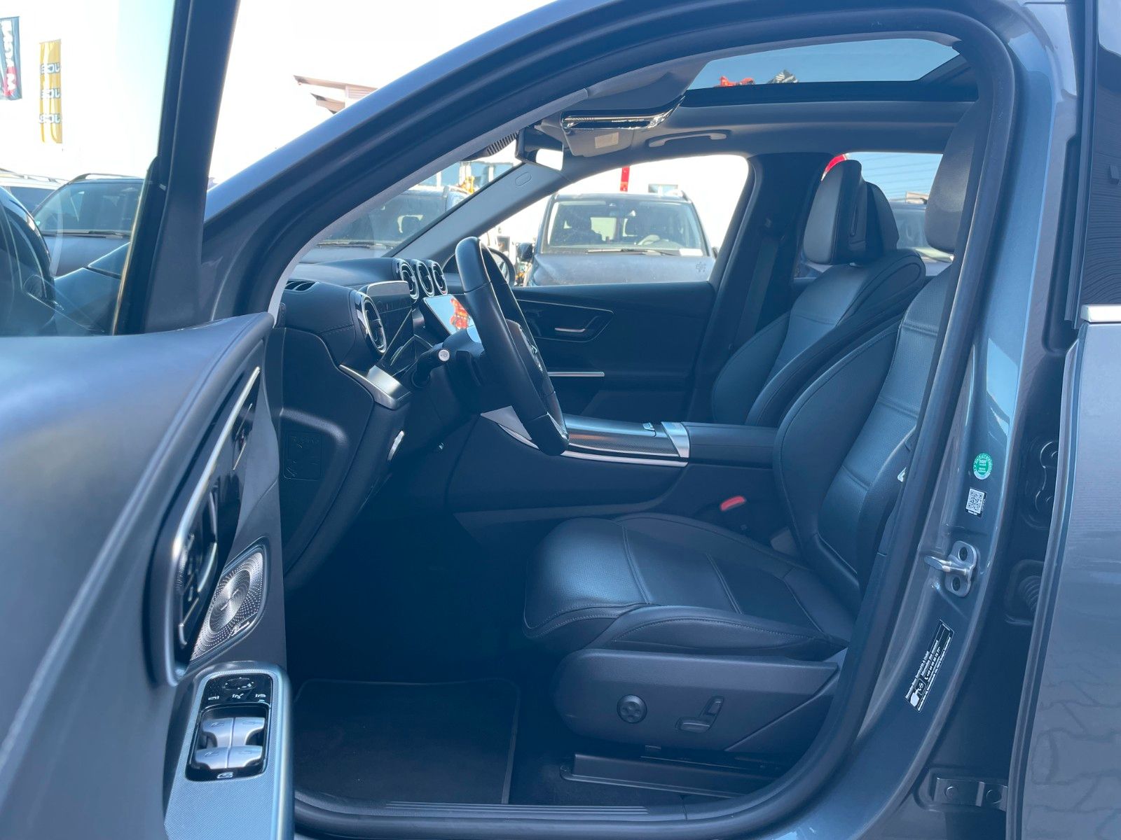 Fahrzeugabbildung Mercedes-Benz GLC 200 4M AVANTGARDE Pano+Burm+360°+Distr+Ambie