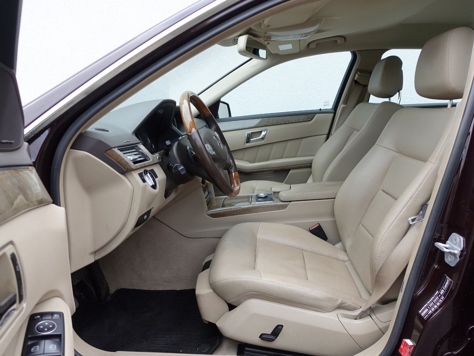 Fahrzeugabbildung Mercedes-Benz E 350 CGI Elegance,Navi,Sitzhzg,Händlerfahrzeug