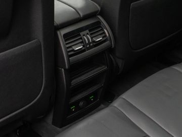 Fahrzeugabbildung BMW X5 xD40d M Sport Kamera Panorama HUD DAB H/K AHK