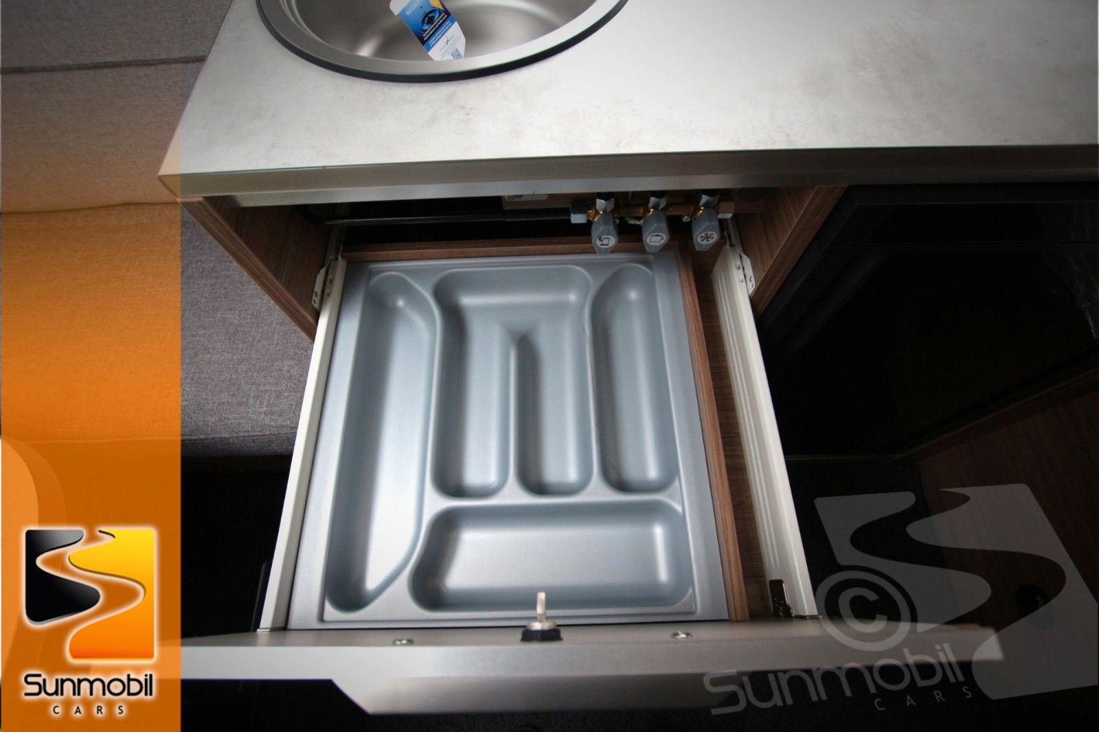 Fahrzeugabbildung Knaus Sport 450 FU 1.700kg Dachklima Gas-Paket
